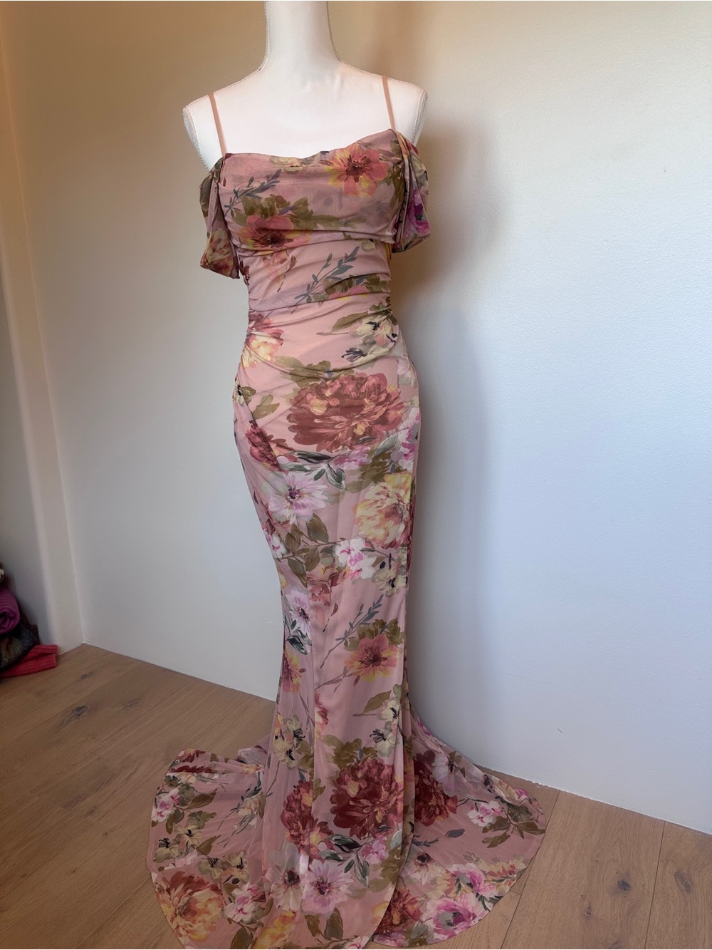 Windsor Floral Ruched Maxi Dress – Size Small 🌸